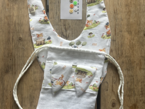 Lot Bébé – Bavoir + Sac Pochon Lapin (personnalisé ou non)